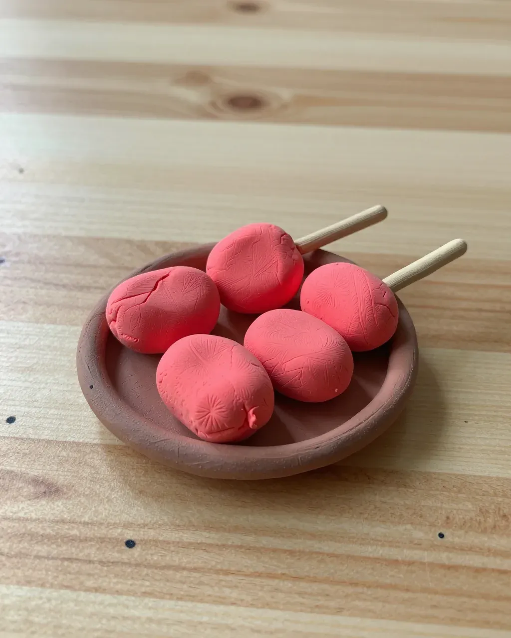 점토 분식집, E.K. · 9세