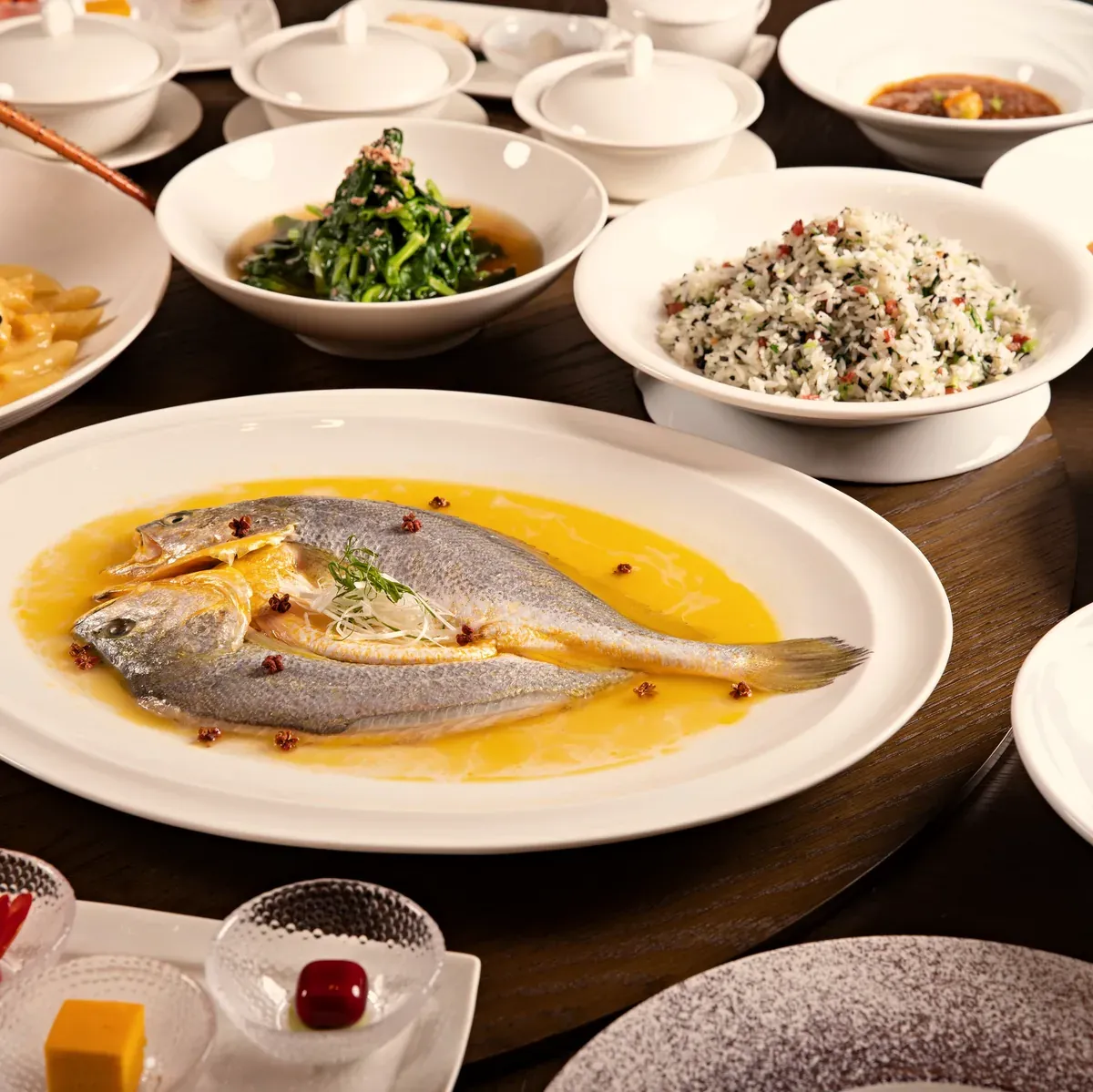 A course served to the round table